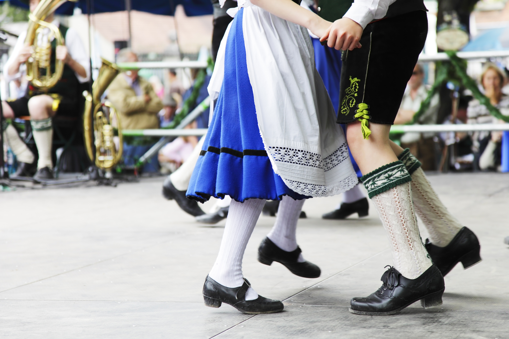 bavarian couple dancing at wurstfest